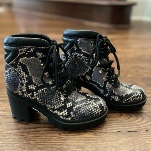 BNWT Mark Fisher size 6 Platform ankle boots